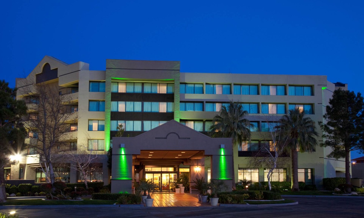 Palmdale Hotel | Holiday Inn Palmdale-Lancaster by IHG
