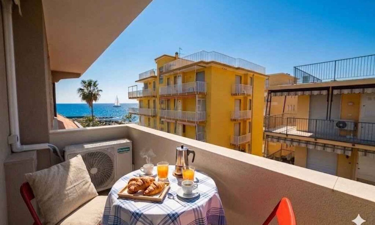 San Bartolomeo al Mare Apartment | Holiday apartment with air conditioning and balcony