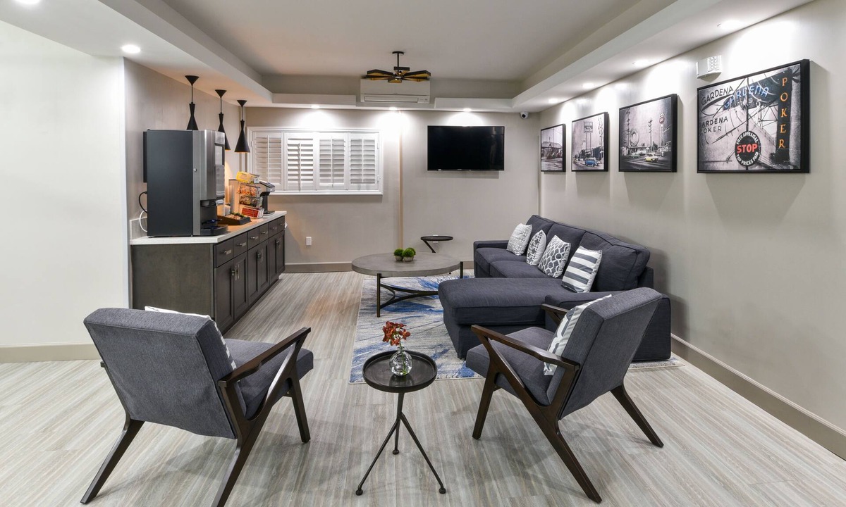 West Athens Hotel | Hollywood Inn Suites Hotel