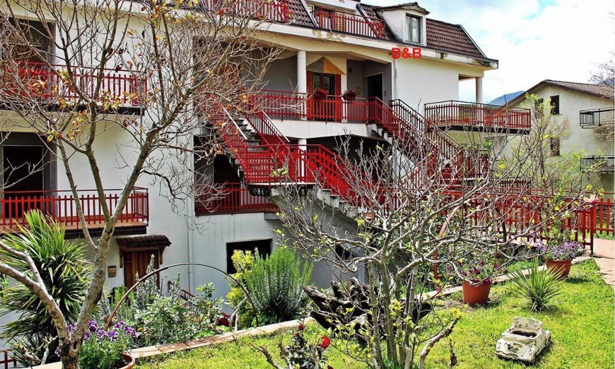 Calvello Apartment | Homerez - Apt. Calvello, parking