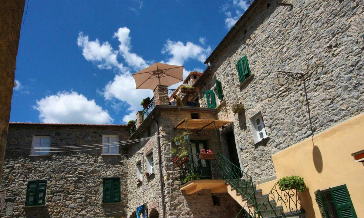 Caste House | Homerez - Beautiful house for 5 ppl. with terrace at Riccò del Golfo