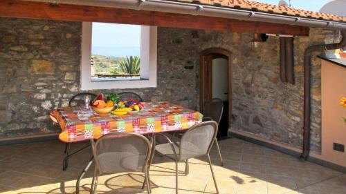 Civezza Apartment | HOST4U - AGRITURISMO Il Geco V, Appartamento con Terrazza vista Mare & Montagne