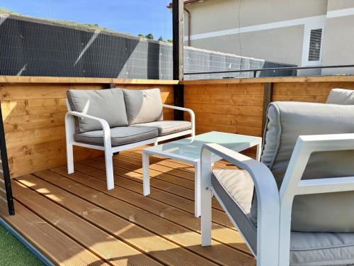 Costa dʼOneglia Apartment | HOST4U - Dimora degli Ulivi, New Apartment with one Bedroom, Terrace and Parking, 10 minutes to the beach