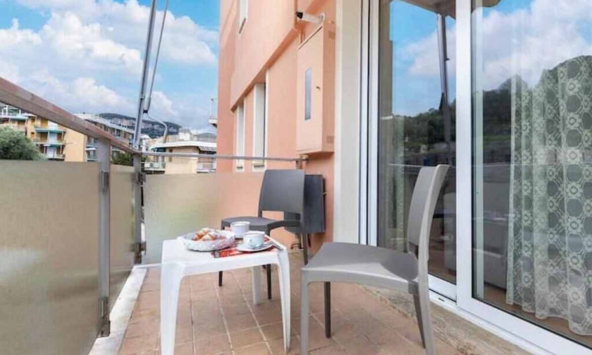 Finale Pia Apartment | Hostdomus - Marais House