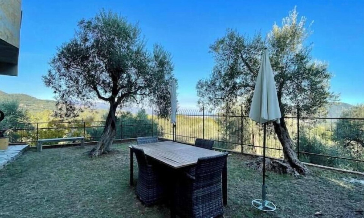 Garlenda Apartment | Hostdomus - The Rock