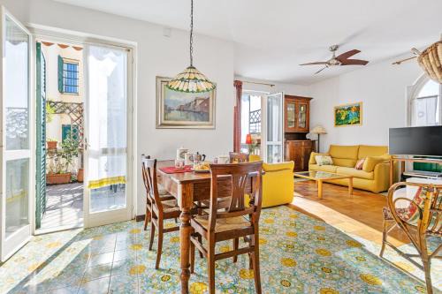 Finale Pia Apartment | Hostdomus - Villa Viola Terrace Suite free parking