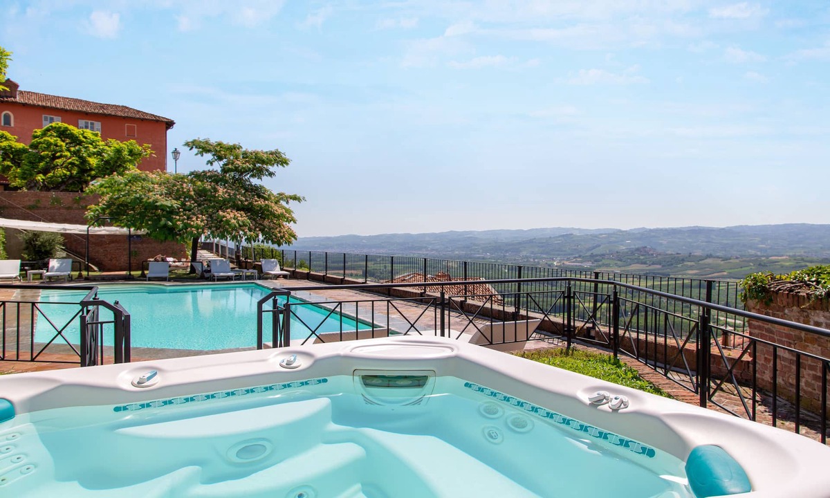Villa-borgo Hotel | Hotel Castello di Santa Vittoria