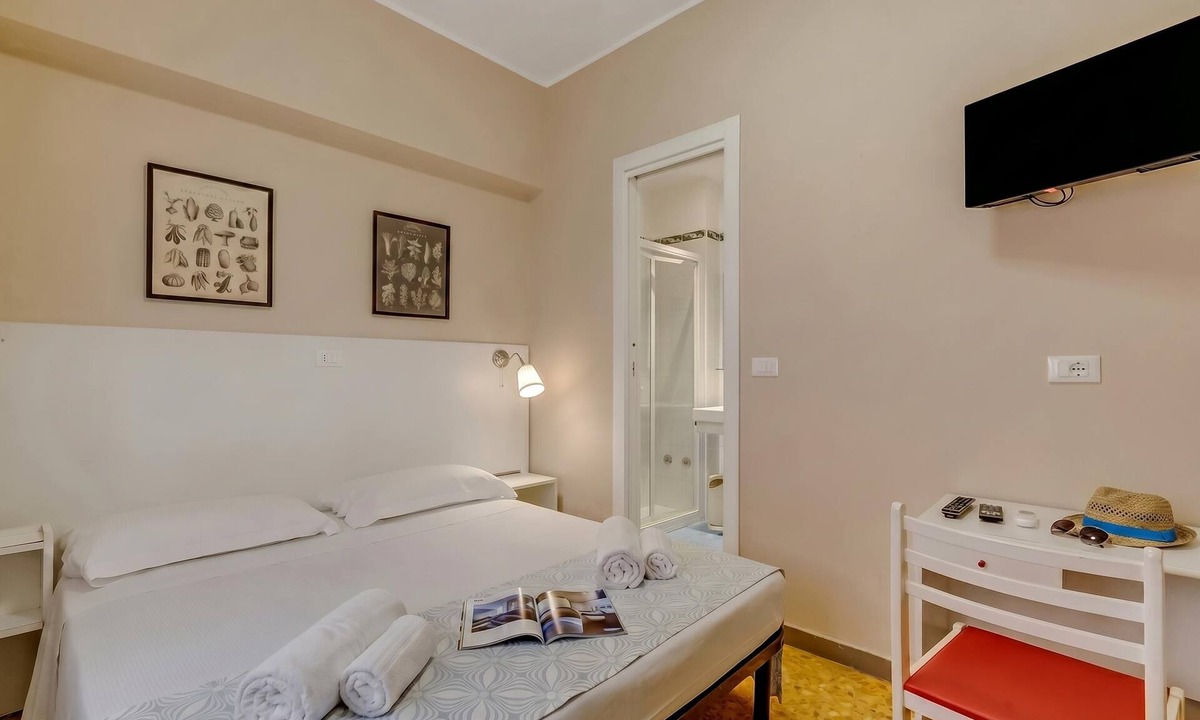 Laigueglia Hotel | Hotel Del Golfo 70, Laigueglia, Italy