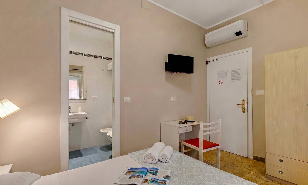 Laigueglia Hotel | Hotel Del Golfo 71, Laigueglia, Italy