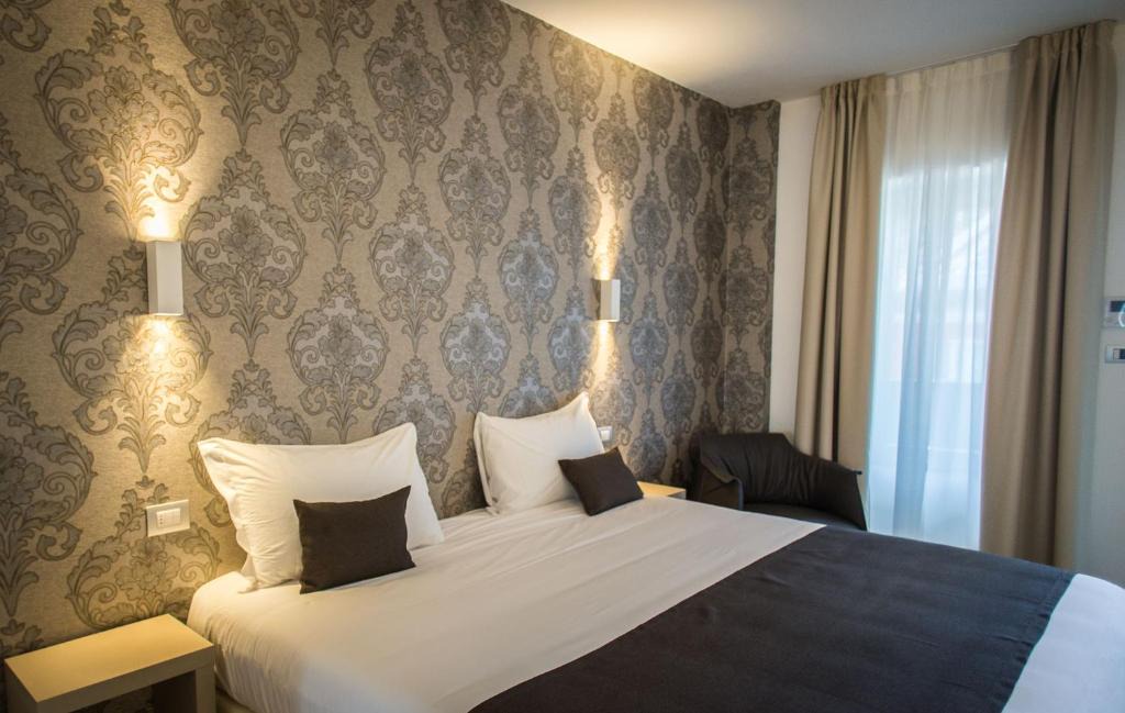Angera Hotel | Hotel Ponti