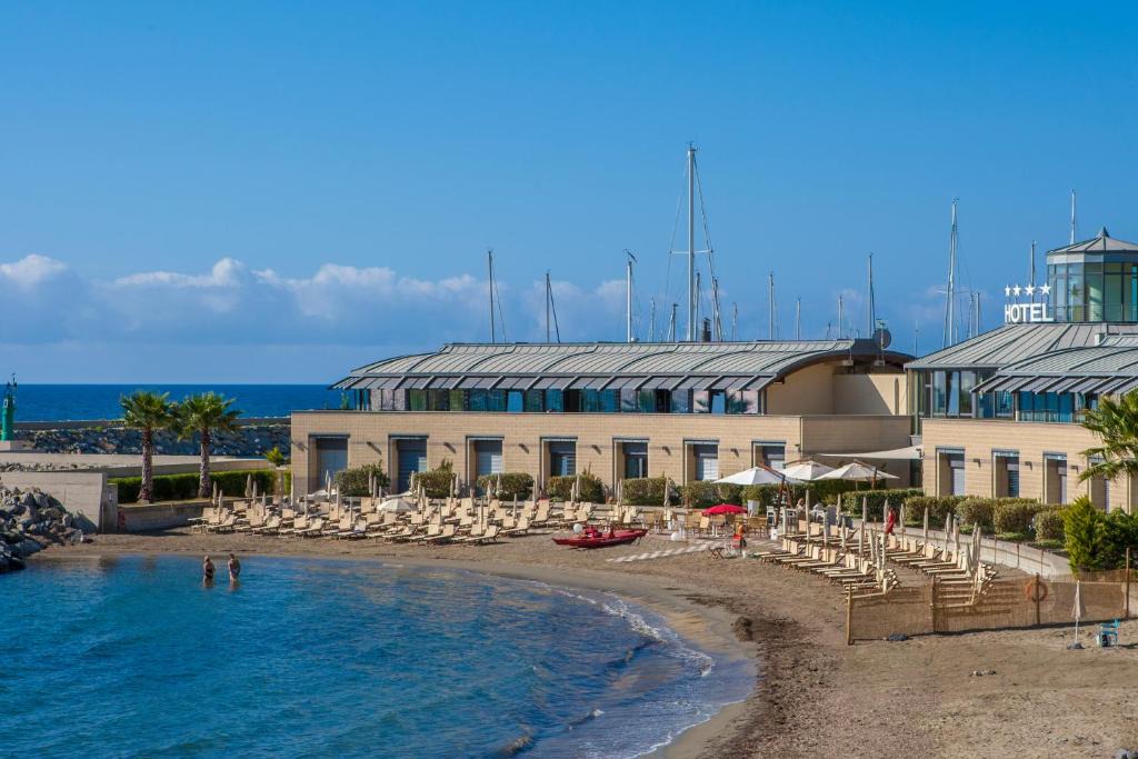 San Lorenzo al Mare Hotel | Hotel Riviera dei Fiori
