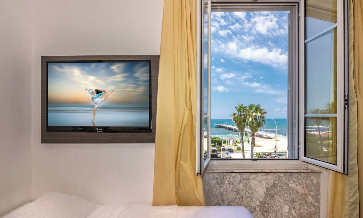 Marina di Massa Hotel | Hotel Tirreno