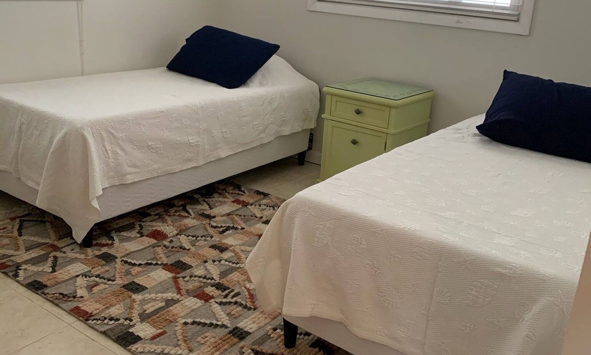 Port Pine Heights House | House 2 bedroom 2 bath Large enclosed porch overlooking canal with boat dock