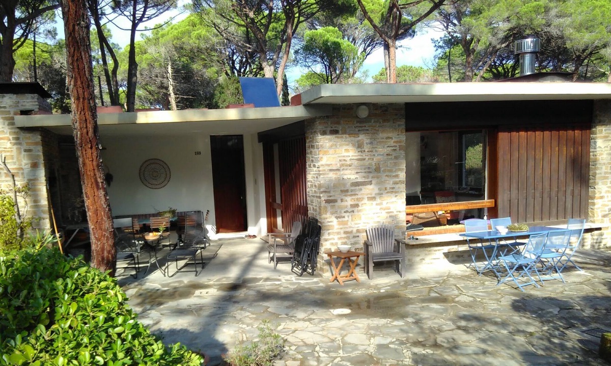 Castiglione della Pescaia House | House by the sea in a light pine forest
