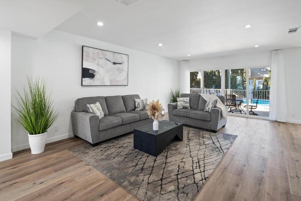 Valley Glen Villa | House with pool in prime location - 10 mins to Universal Studio