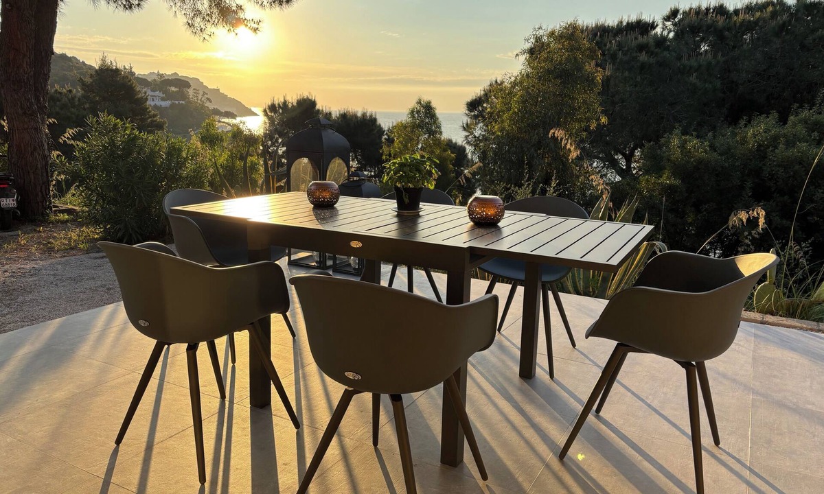 Mola House | House with sea view sorrounded by a beautiful garden