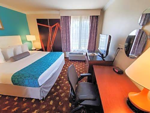 Mid Central Hotel | Howard Johnson by Wyndham Pasadena