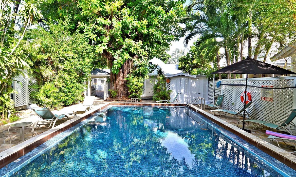Old Town House | Ibis by AvantStay | Close to Duval Street w/Shared Pool | Month Long Stays Only