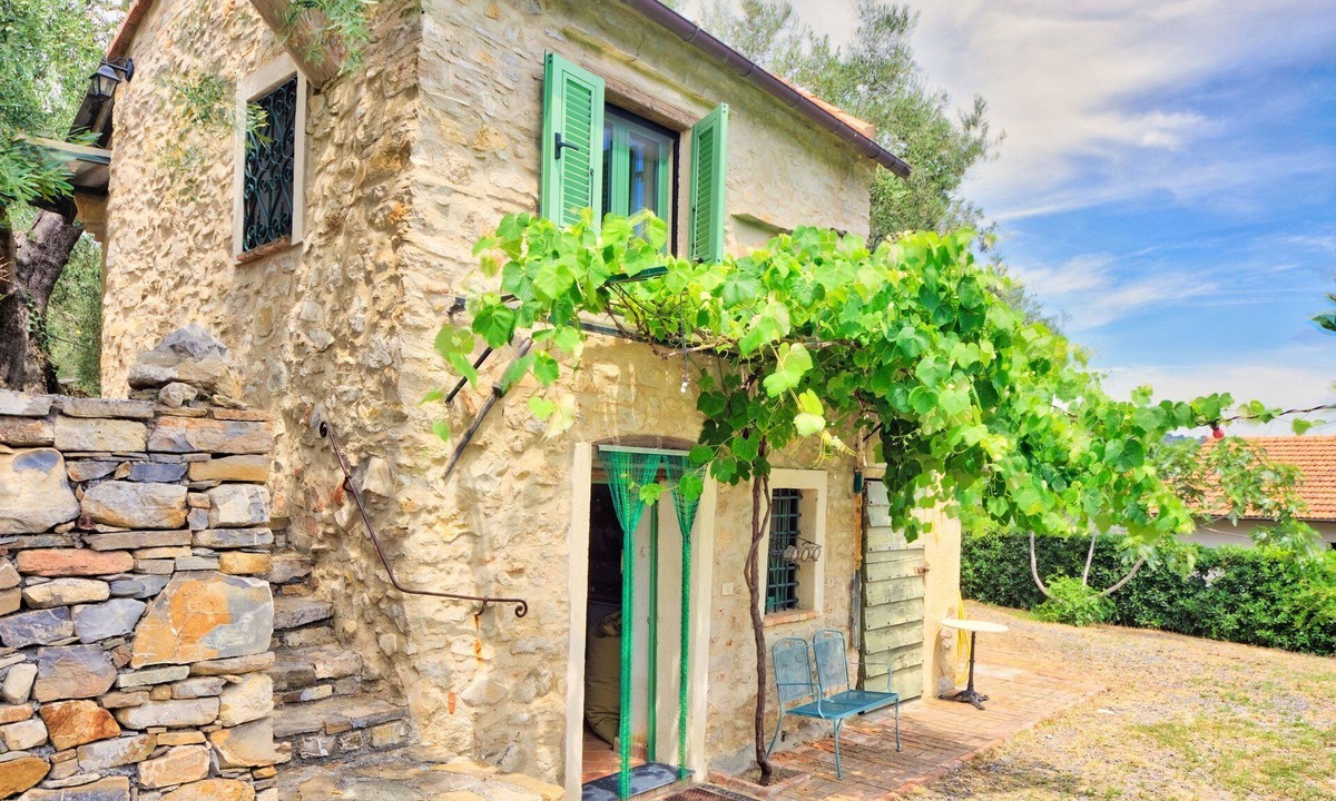 Diano Castello House | Il Passatempo - Romantic, rustic countryhome for 2 people, with garden
