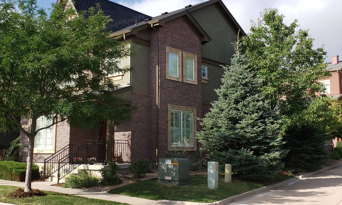 Westridge House | Immaculate, fully furnished oversized Brownstone's Town Home in Highlands Ranch