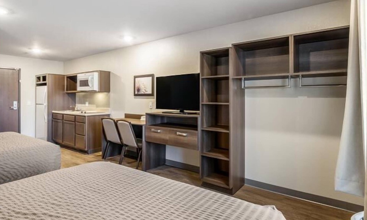 Bellflower Hotel | Indulge in Home-Like Comfort! 4 Modern Units, Full Kitchen, Pets Allowed!