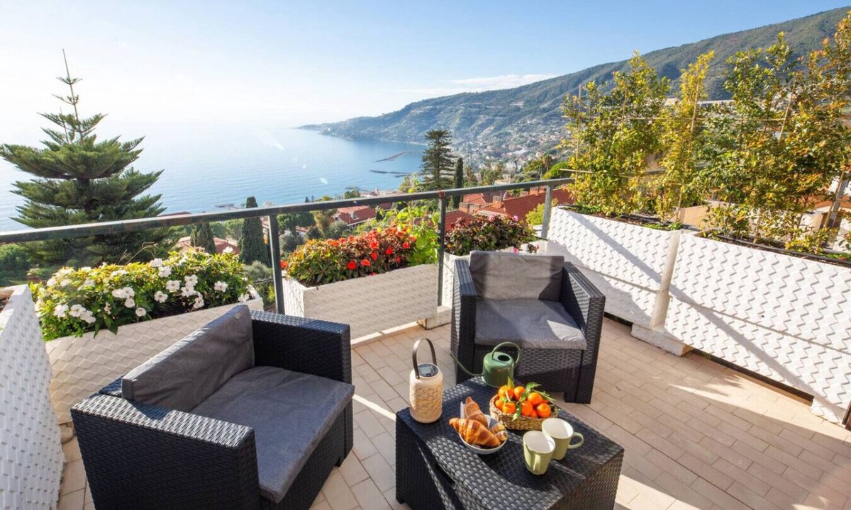 Ospedaletti Apartment | Infinity Blue - Sunny Apartment With The View