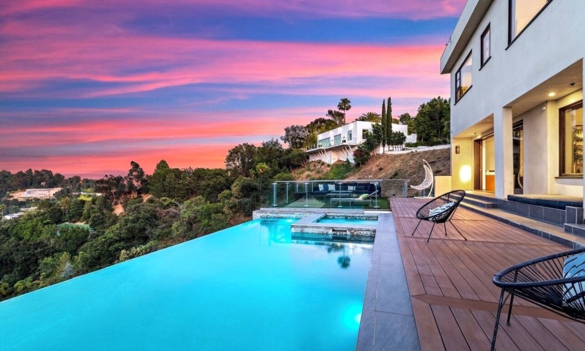 Tri-West Villa | Infinity Pool with Unreal Views Villa