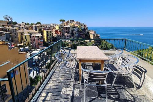 Corniglia Apartment | Isola Apartment with terrace and Stunning sea view