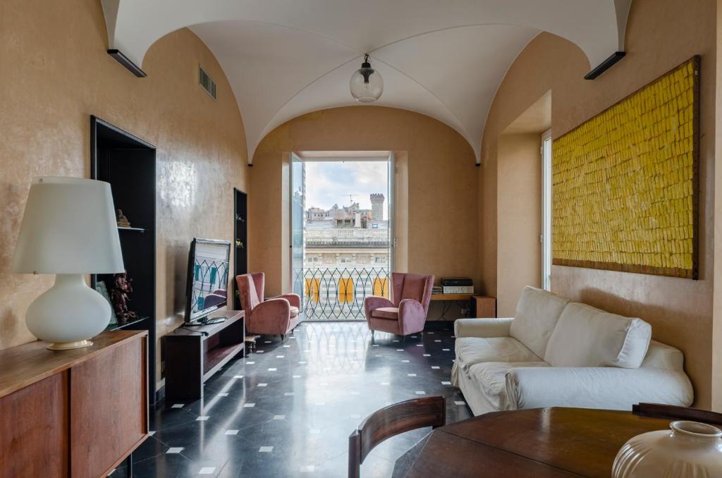 Genoa Historical Centre Apartment | JOIVY Exclusive Flat for 7 near Cathedral of Genoa