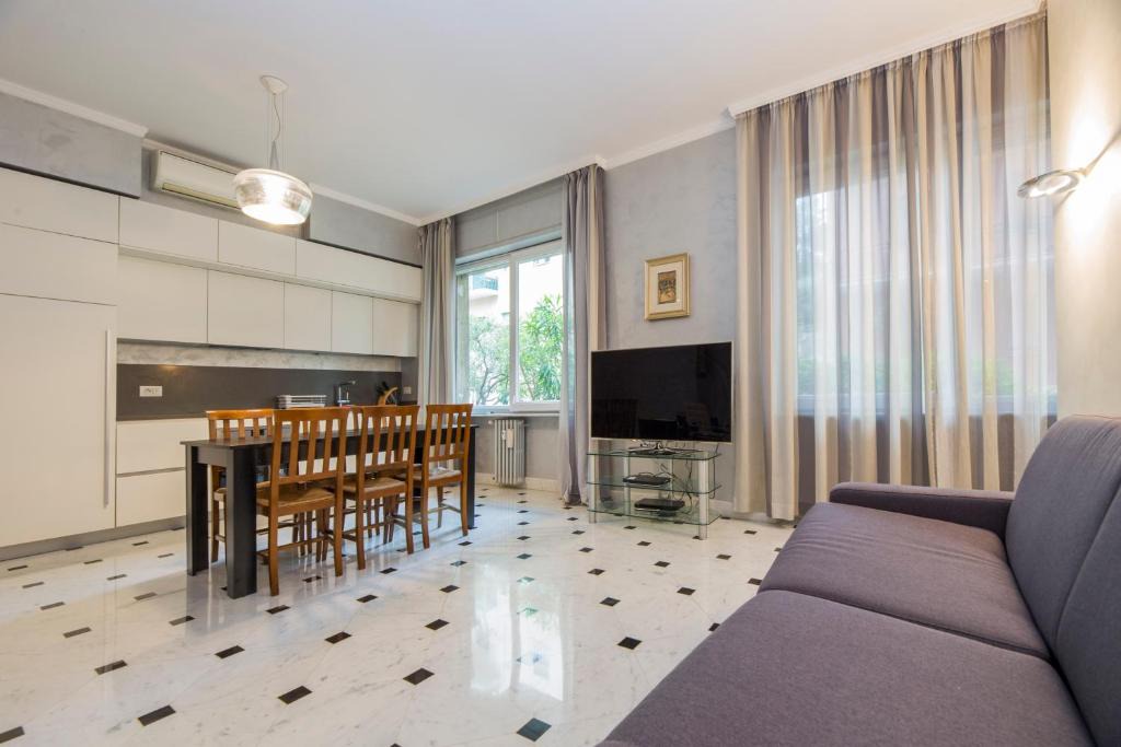 Albaro Apartment | JOIVY Spacious 2-bedroom flat with Parking and Balcony