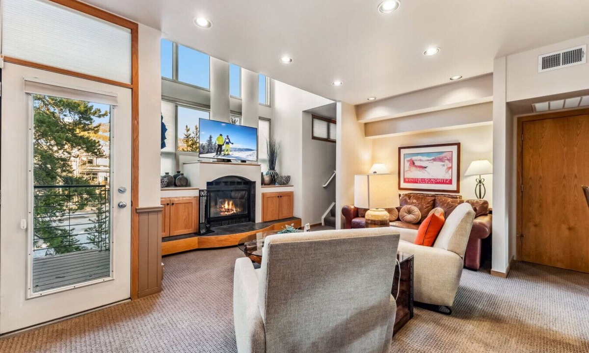 Keystone Villa | Keystone Escape | Steps to Shuttle Fireplace Deck Hot Tub & Pool