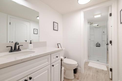 Moreno Valley House | King Bed Private Casita Near UCR/Military Base
