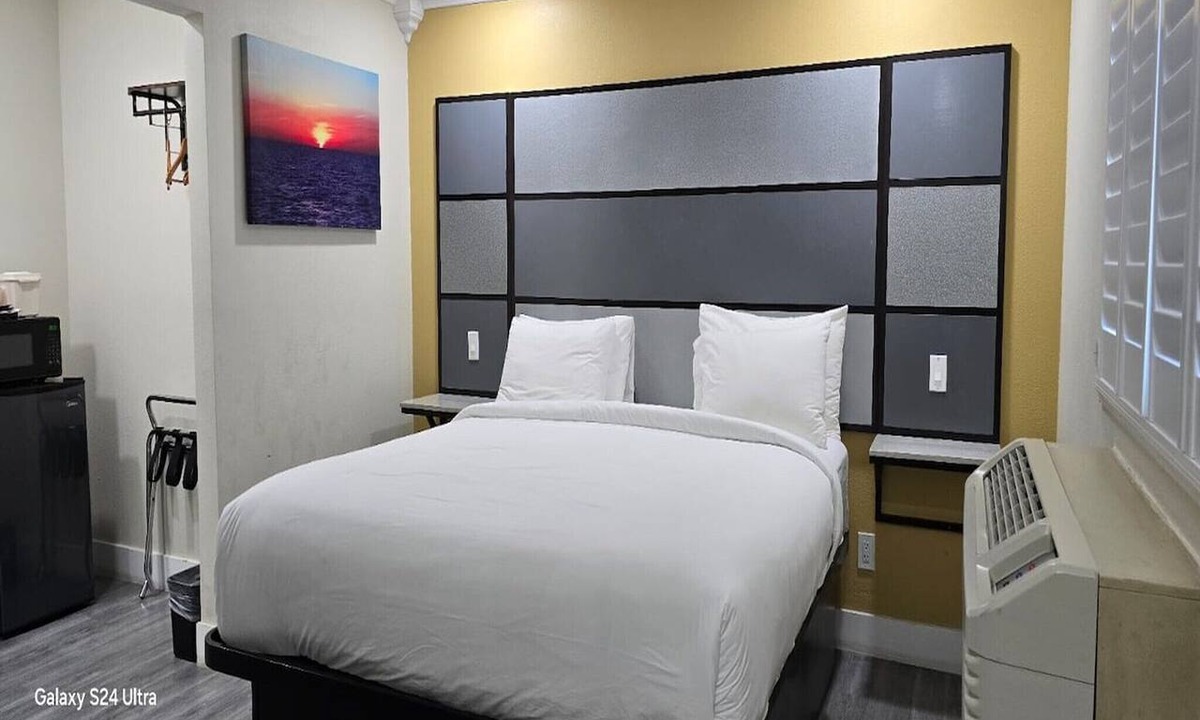 Victorville Apartment | King Bed|Smk|Victorville CA
