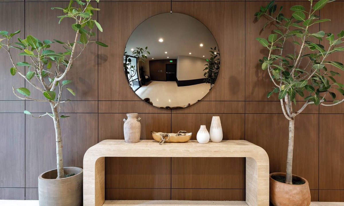Wilshire Center Hotel | Kins Hotel