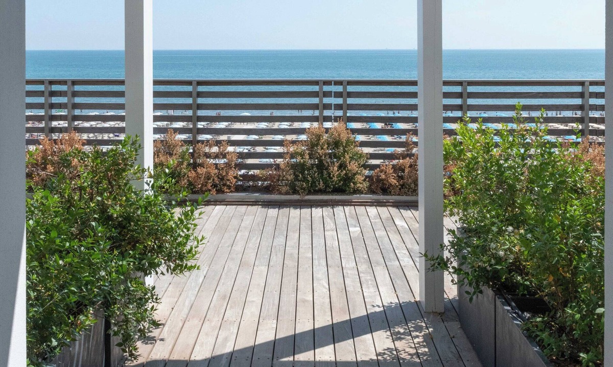 Pinarella Hotel | Kiss Beachfront Hotel & Restaurant