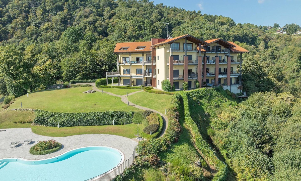 Pella Apartment | L'AIRONE flat whit pool and lake view