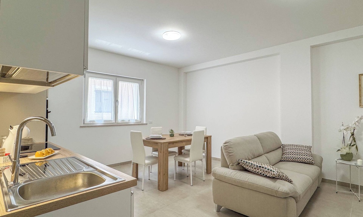 Rocca San Giovanni Apartment | La Dimora del Borgo - Appartamento "La Corte"