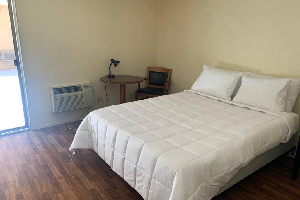 Pico - Robertson Apartment | LA Hotel Style Unit-A05