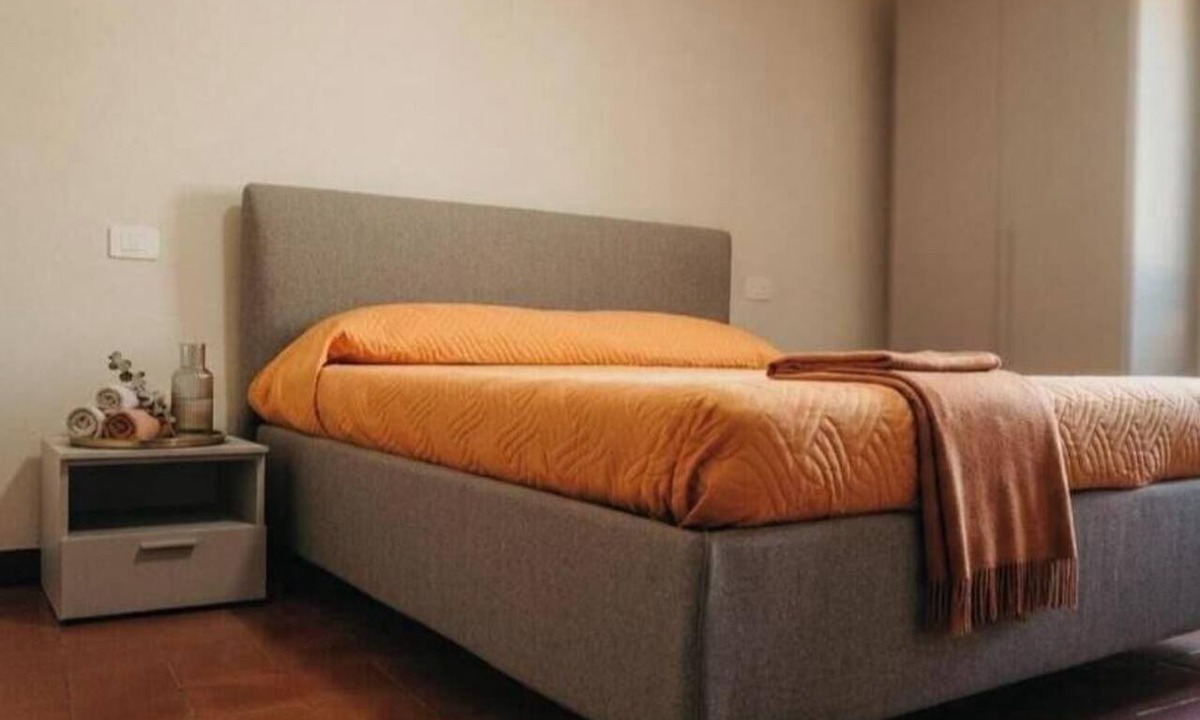 Porciano Apartment | La Pace - Cozy Double Room on Piazza Tanucci in Stia - 2L