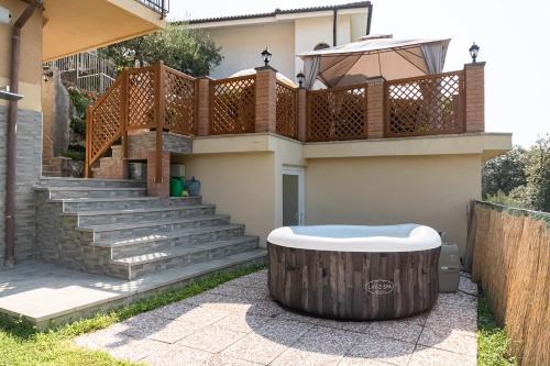 Varazze House | La Roccia Fiorita Appartamento con giardino e Jacuzzi