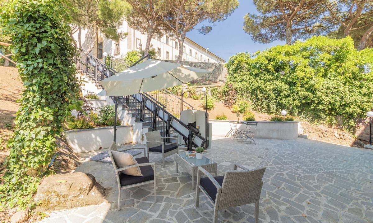 Montefiascone House | Lake Lovers Lodge