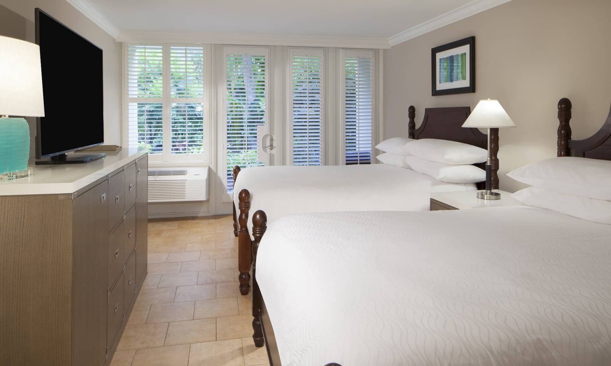Historic Seaport Hotel | Lanai Two Queen, Pier House, Tropical Views, Beachfront Access, Key West Charm