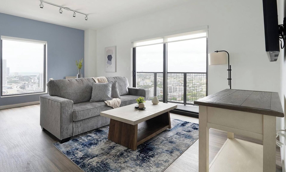 Overtown Apartment | Landing | Beautiful 2BD, Pool