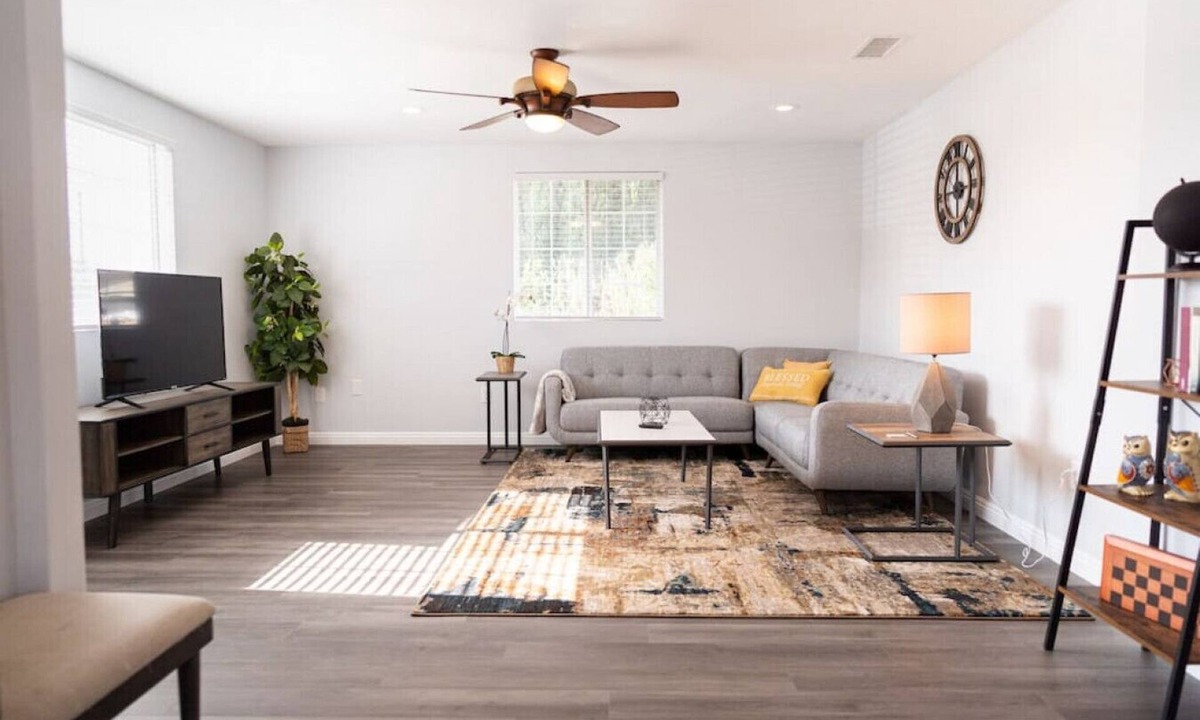 Cypress House | LARGE 4-BEDROOM HOUSE WITH AIR HOCKEY TABLE CLOSE TO DISNEYLAND IN ORANGE COUNTY (p41)