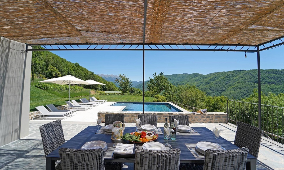 Licciana Nardi Villa | * LAST MINUTE * VILLA VITTORIA (sleeps 8), by Villas & Retreats: Pool, A/C, Wi-Fi, BBQ