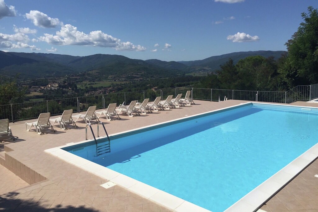 Citerna Apartment | Lavish Mansion in Citerna with Swimming Pool and Garden