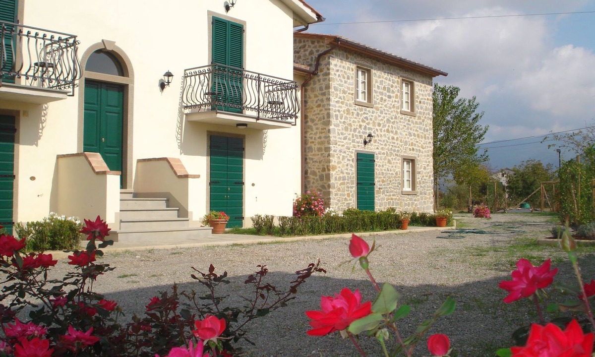 Cortona Apartment | Limone is a Self-Contained Apartment with a large Pool, free WiFi & free parking