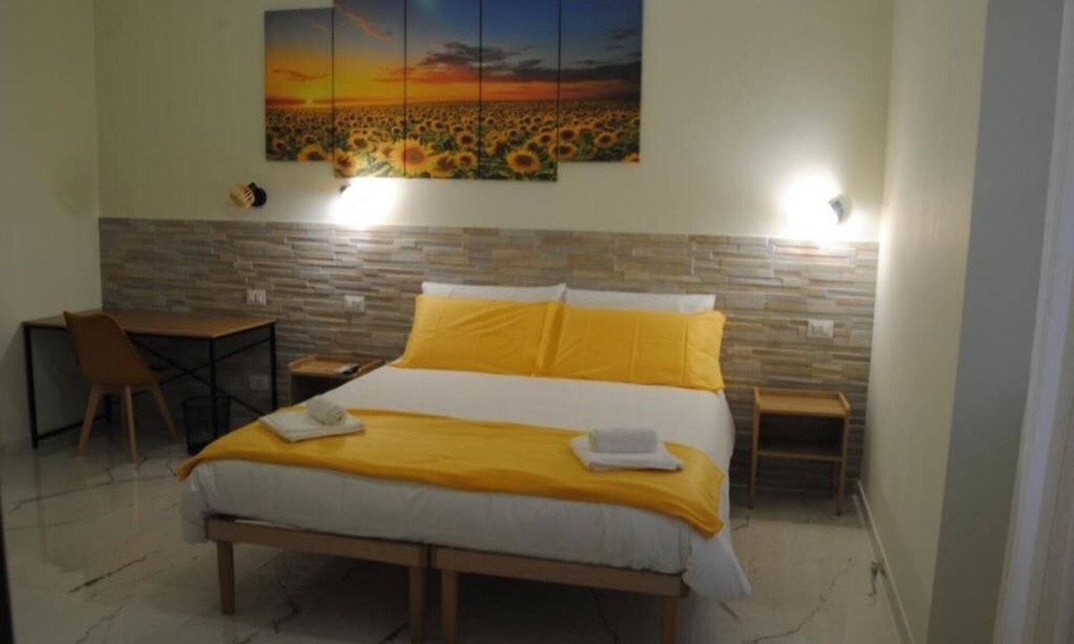 Zona XVI Torrenova House | Little Gardens Guest House - Sunflower Room