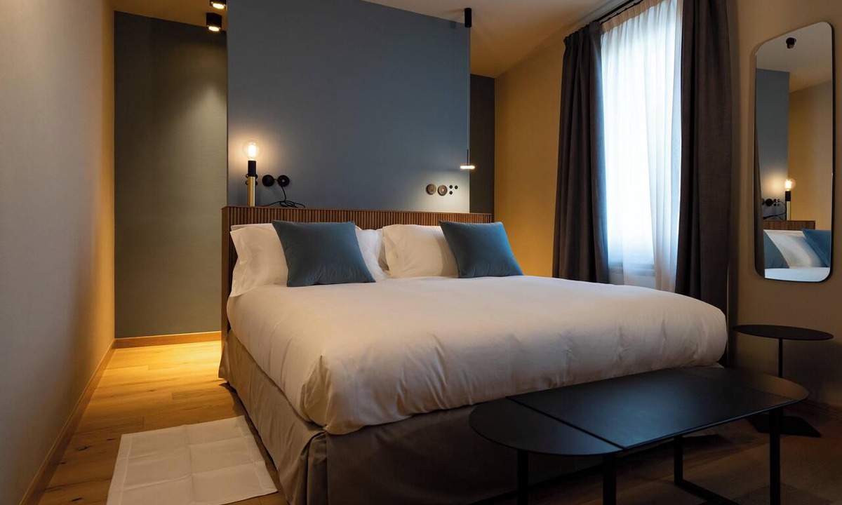 Montevecchia Hotel | Locanda Moderna Carlambroeus