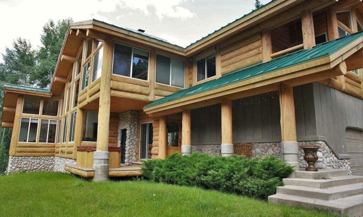 Columbine Lake Cabin | Lodge with Private Hot Tub, Pond, 2 Miles to Ski Resort
